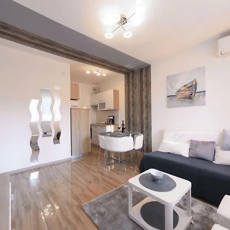 Angelica Apartment *